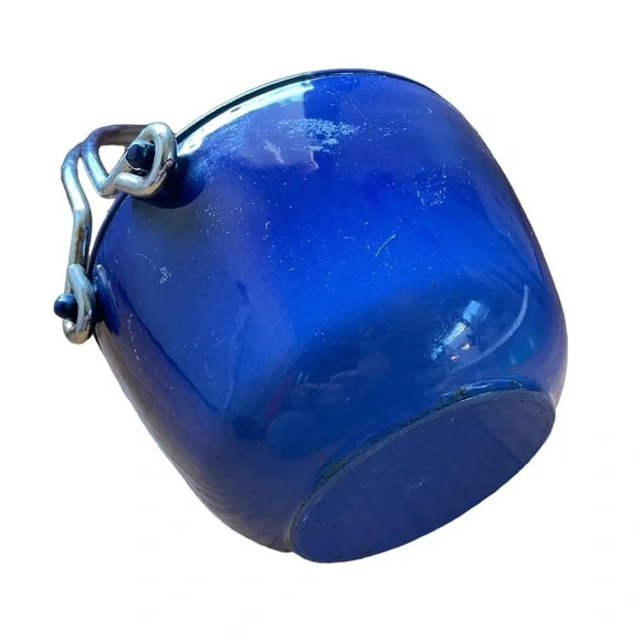 Staub blue 1qt kettle. Long lasting quality. Priced to sell. make an offer - Picture 2 of 4